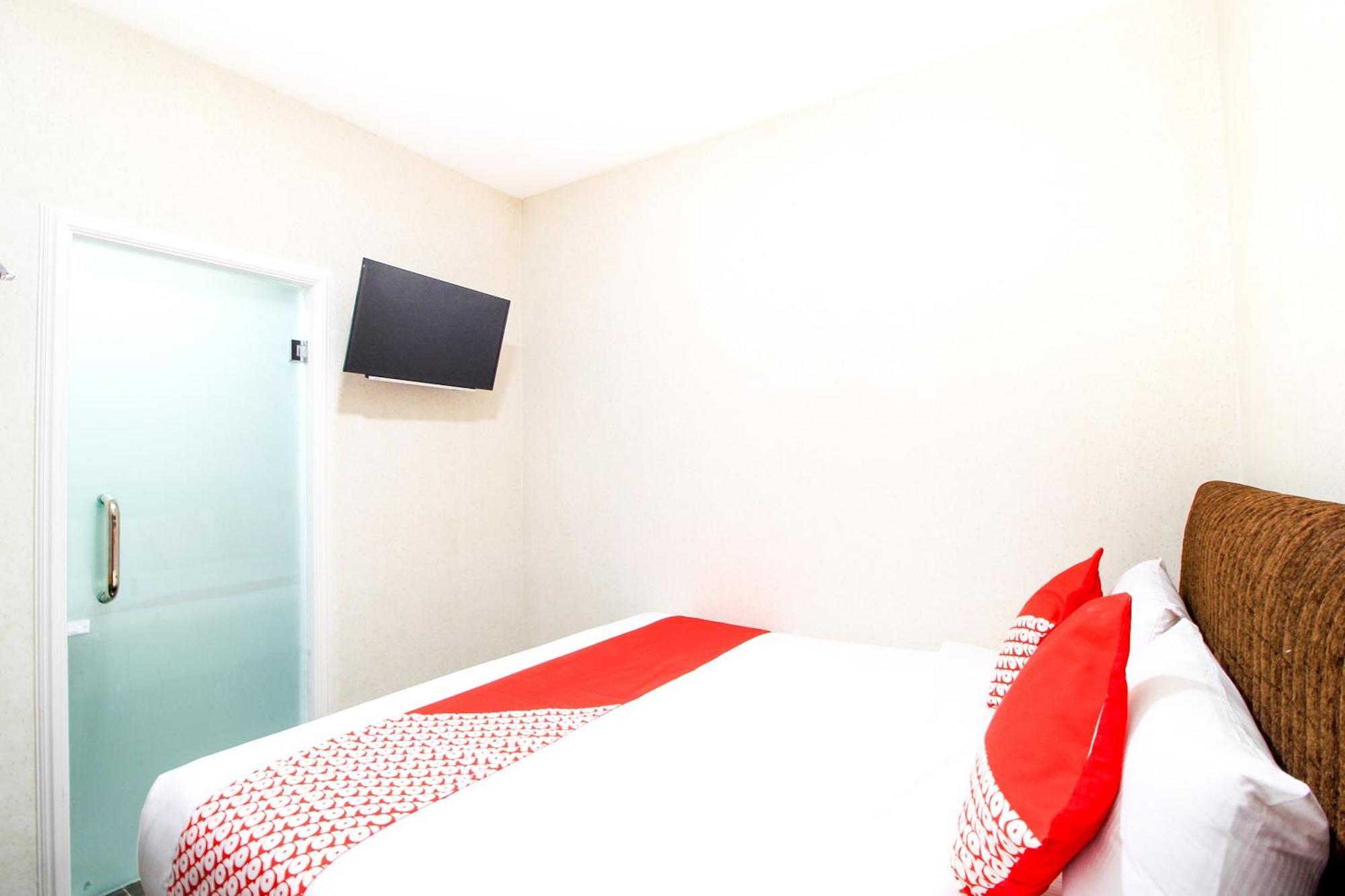 Super Oyo Capital O 217 A1 Hotel Surabaya Exterior foto