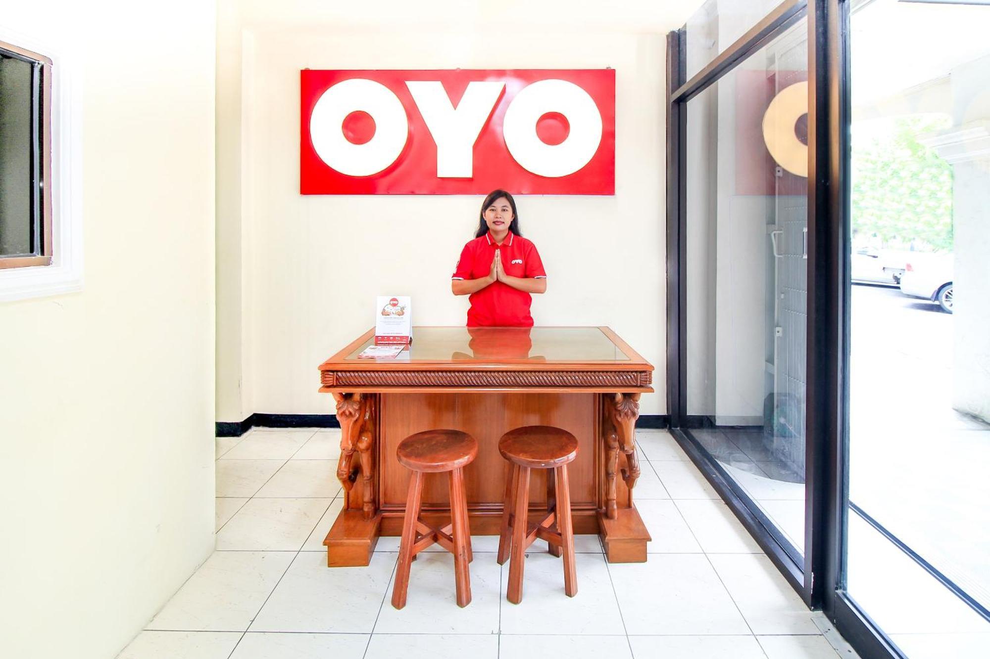 Super Oyo Capital O 217 A1 Hotel Surabaya Exterior foto