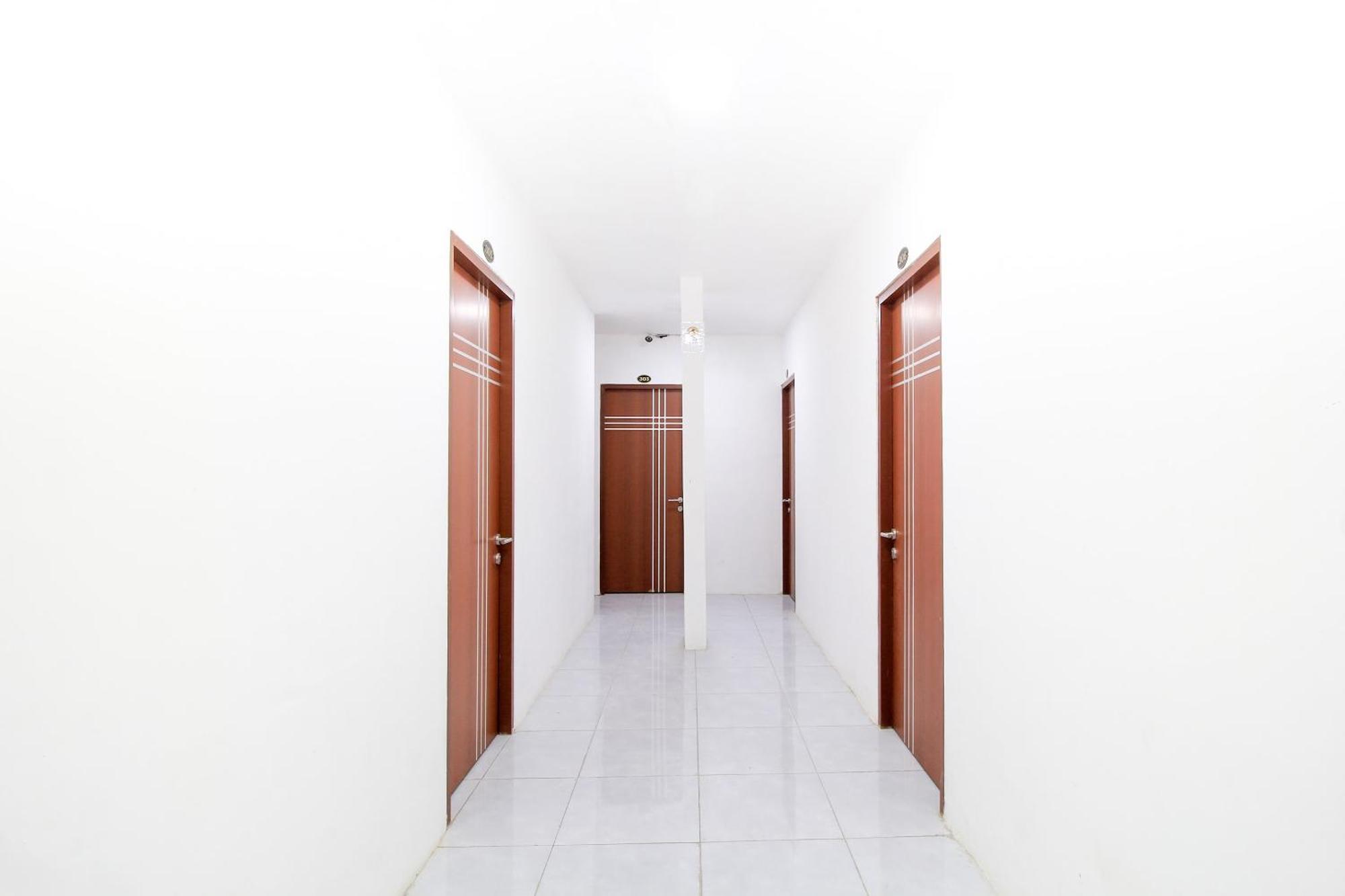 Super Oyo Capital O 217 A1 Hotel Surabaya Exterior foto