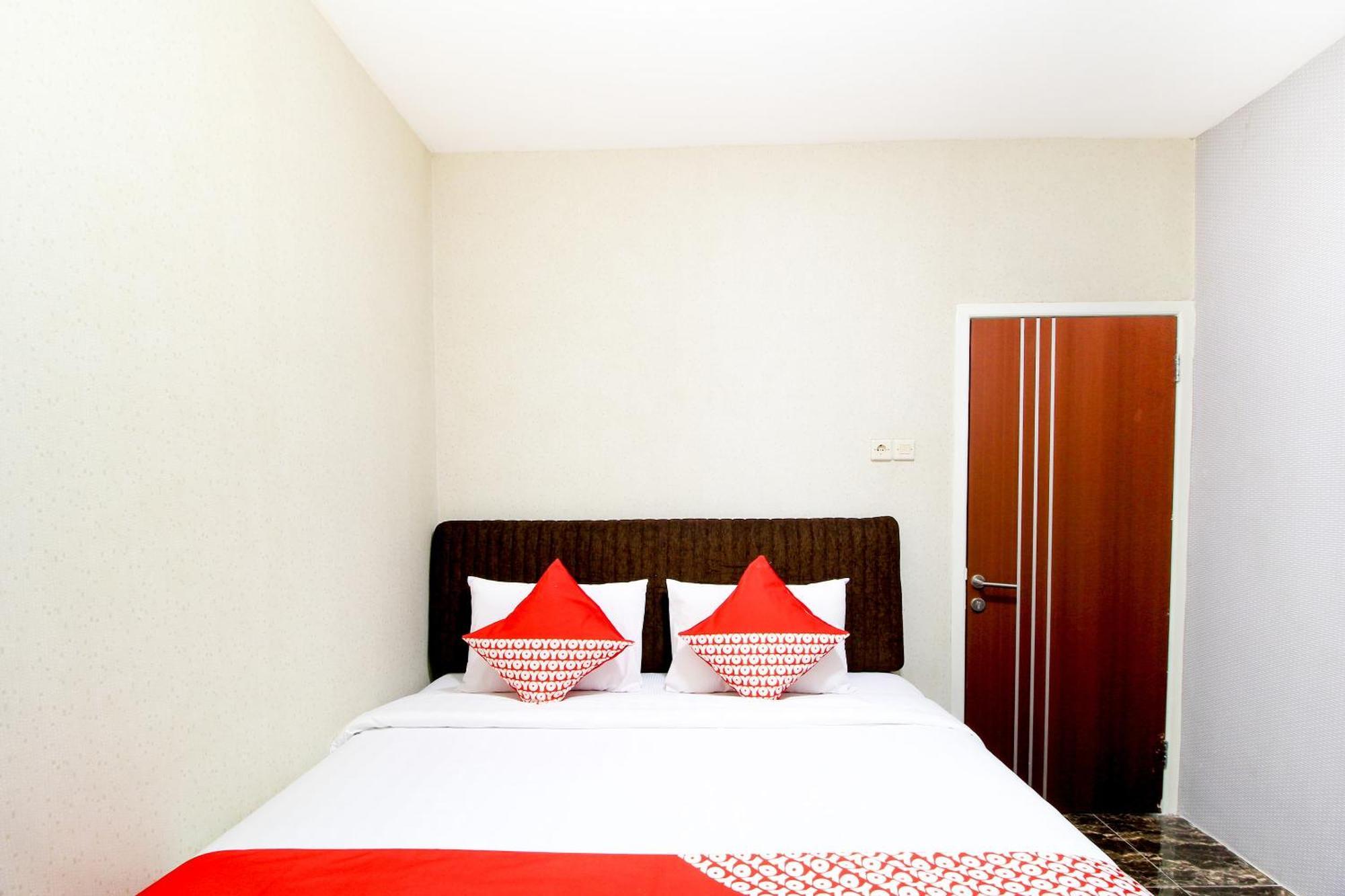 Super Oyo Capital O 217 A1 Hotel Surabaya Exterior foto